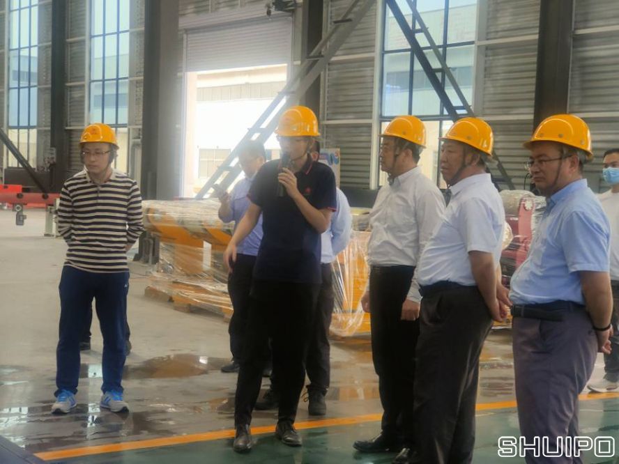 山東省科學院激光研究所所長賈中青、山東省機械設(shè)計研究院院長林江海帶領(lǐng)激光、高端裝備領(lǐng)域?qū)＜乙恍?人到水泊焊割實地調(diào)研2